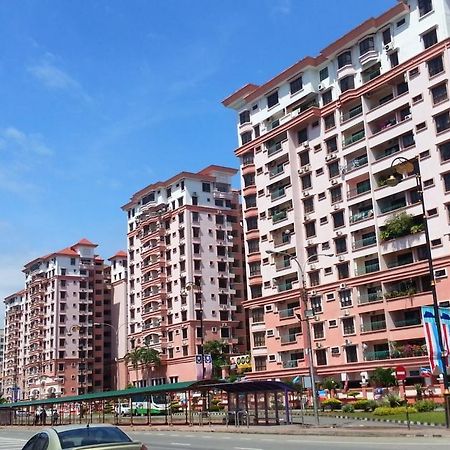 Kk Waterfront Suites At Marina Court Kota Kinabalu Exterior foto